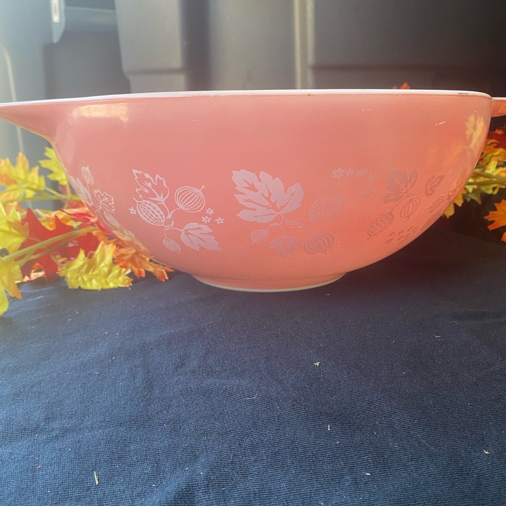 Vintage Pyrex bakeware - Picture 2 of 16